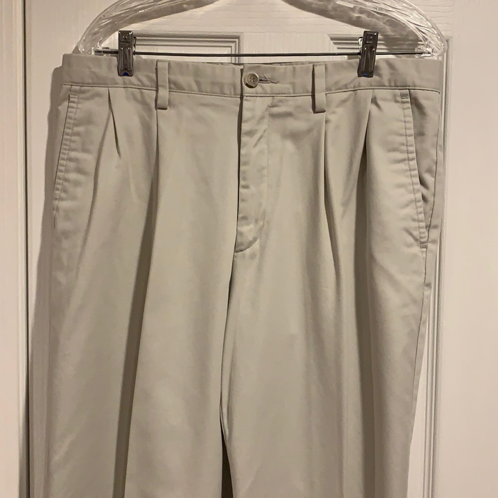 Men Docker khaki pants